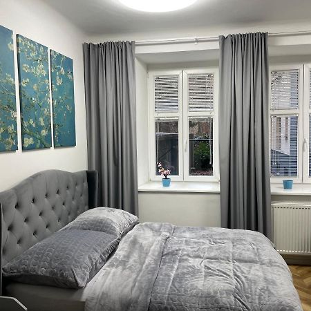 Almond Studio Apartment ブラチスラヴァ エクステリア 写真