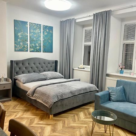Almond Studio Apartment ブラチスラヴァ エクステリア 写真