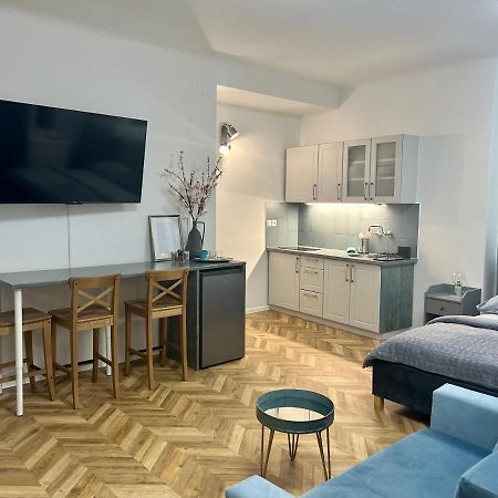 Almond Studio Apartment ブラチスラヴァ エクステリア 写真