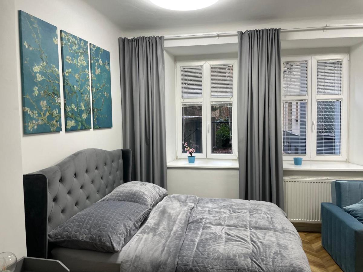 Almond Studio Apartment ブラチスラヴァ エクステリア 写真