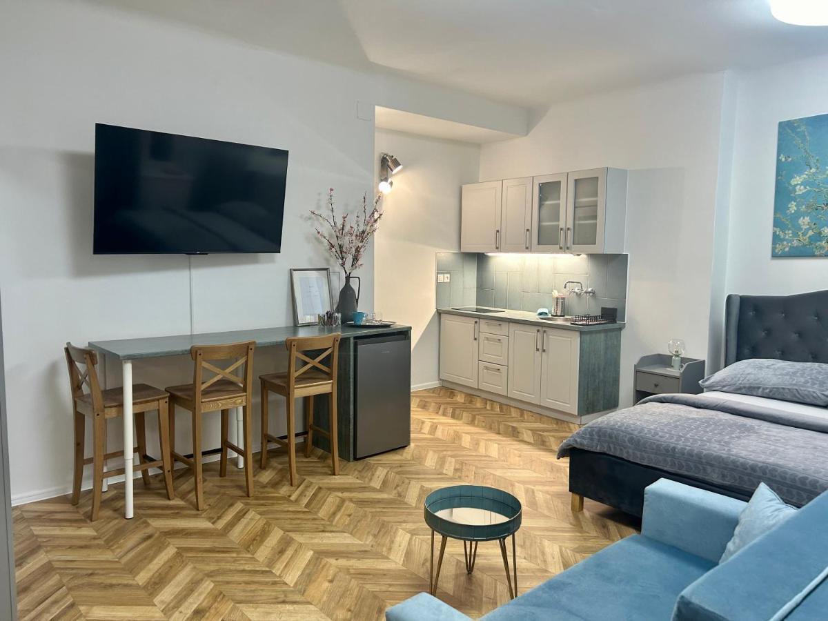 Almond Studio Apartment ブラチスラヴァ エクステリア 写真